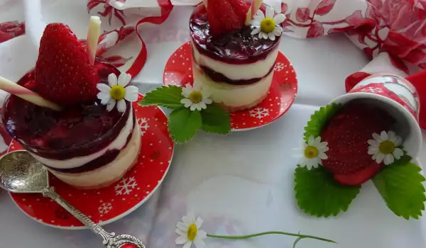 Мини ягодови тортички с крем Шантили