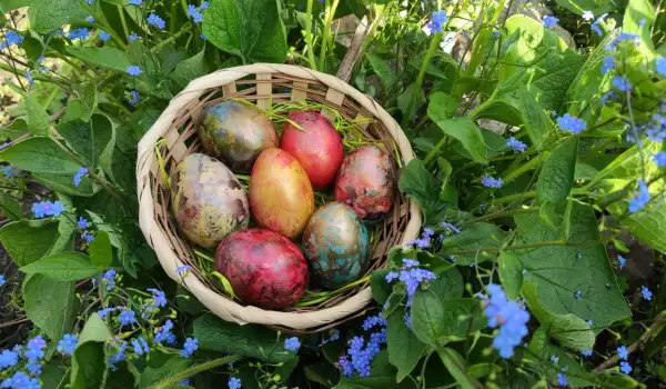 Великденски яйца с желатинова боя