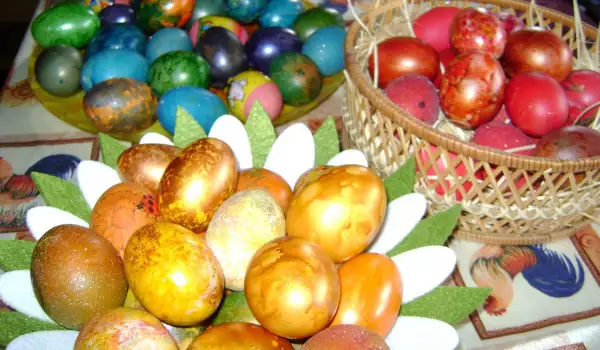 Пъстри Великденски яйца с кристали