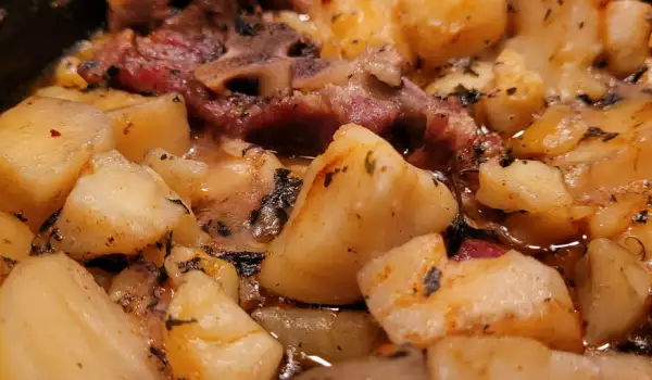Свинско рагу с картофи в Крок-пот