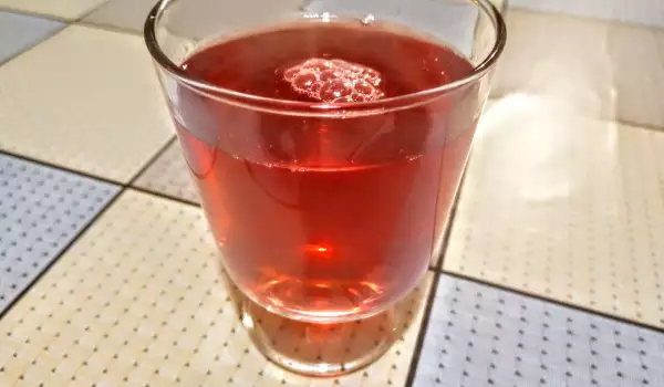 Чай от малини и липов цвят против вируси