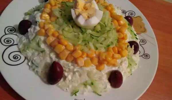 Картофена салата с краставица и дресинг
