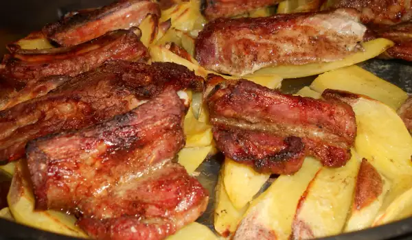 Свински ребърца с картофи