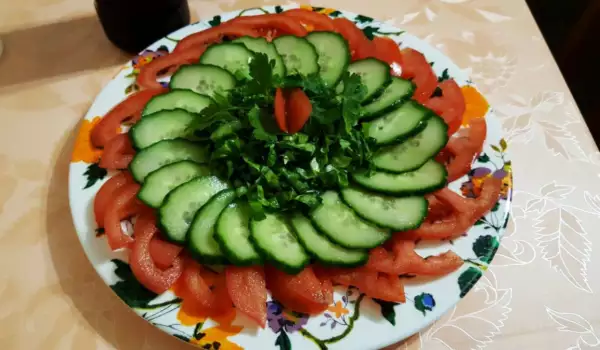 Редена салата с домати и краставици