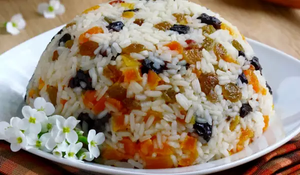 Ориз със сушени плодове