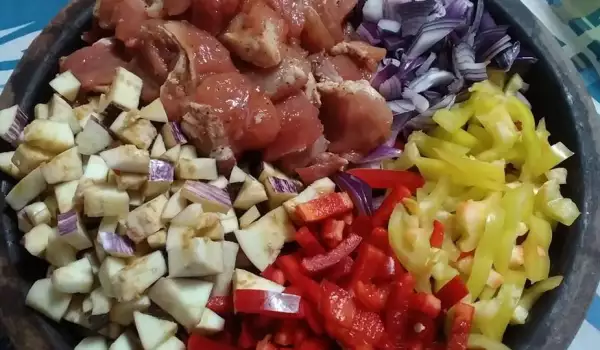 Сач с хапки от свинско и зеленчуци