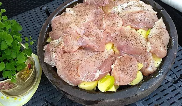 Сач със свинско и картофи