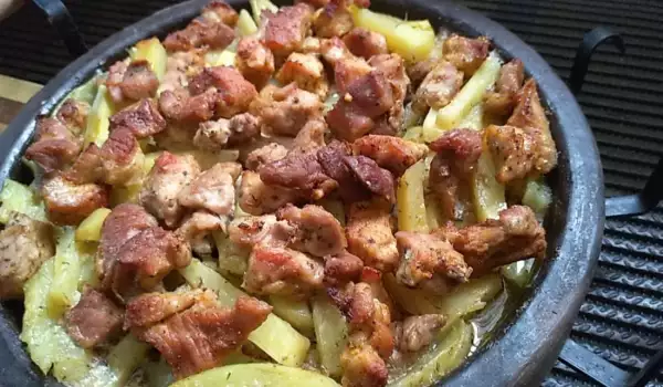 Сач с пресни картофи и свинско месо