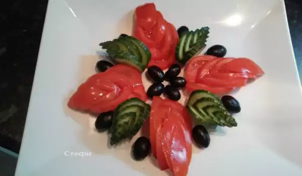 Празнична салата с домати и краставици