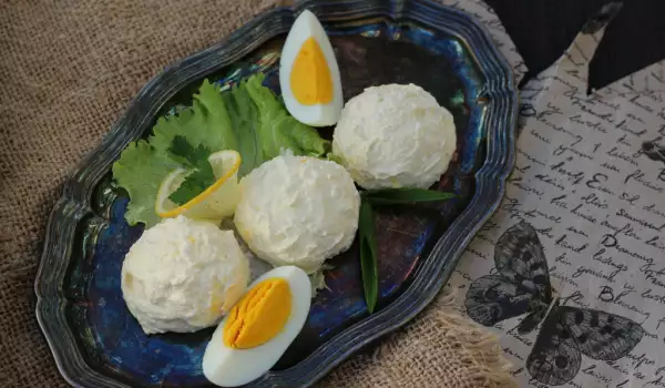 Вкусна салата с яйца