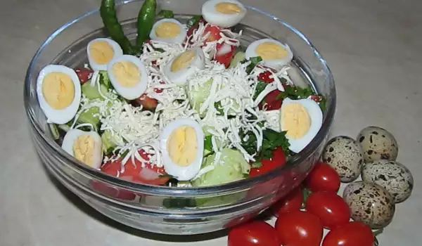 Свежа салата с пъдпъдъчи яйца