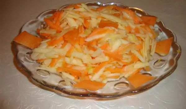 Салата с лимон, ябълка и морков