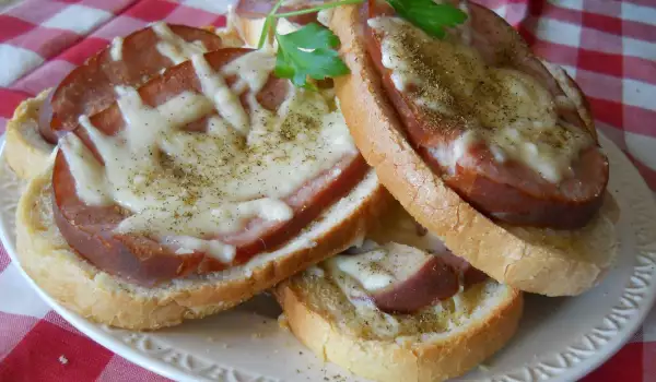 Запечен сандвич с шунка и гауда