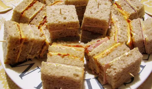 Мини сандвичи хапки с пълнозърнест хляб