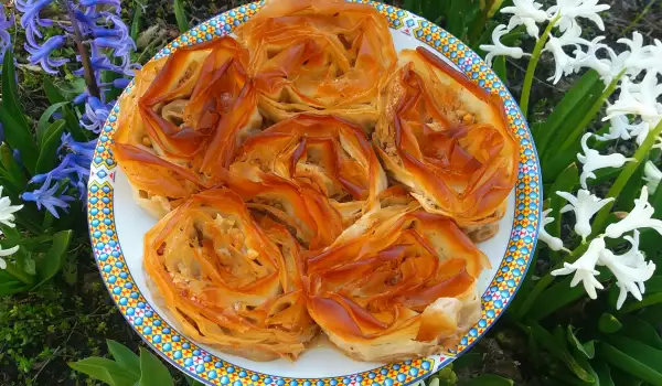 Македонска Саралия – орехова баклава с грис и кафява захар