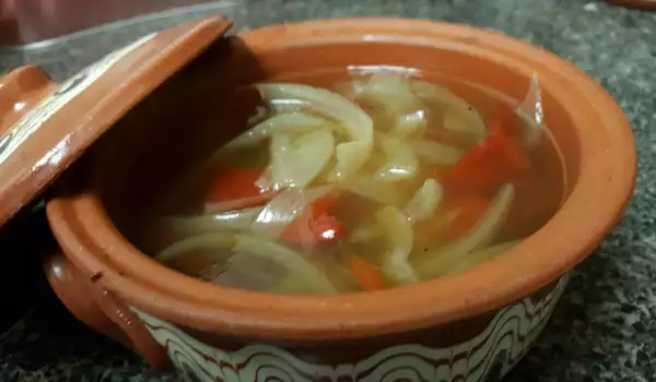 Селската лучена супа на моята баба