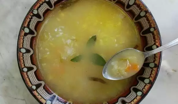 Селска супа с тиквички и салвия