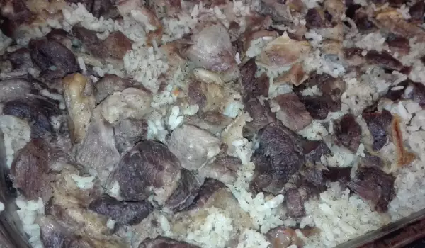 Късчета от шилешко месо с ориз на фурна