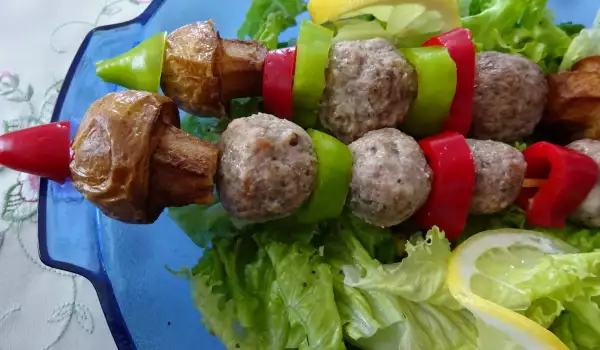 Шишчета от пуешко месо със зеленчуци