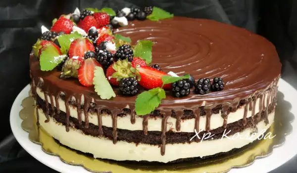 Шоколадова торта с ягоди и маскарпоне