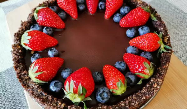Шоколадов тарт с рожков и горски плодове