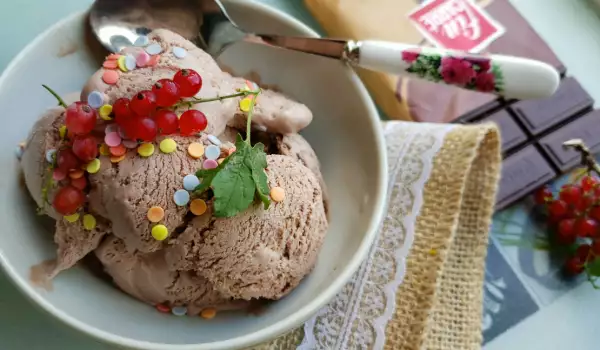 Сметаново-шоколадов сладолед