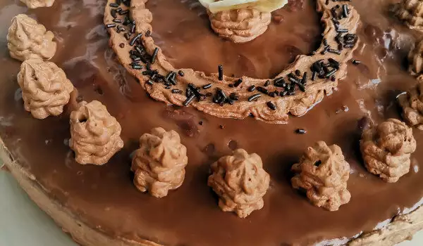 Шоколадова бисквитена торта с ганаш