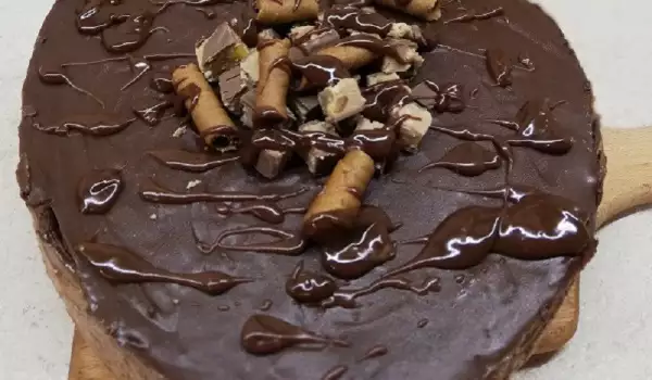 Шоколадова торта с бисквити и сметана