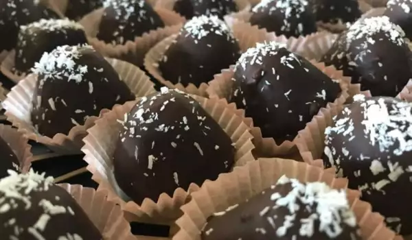 Шоколадови кокосови топчета