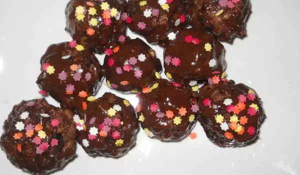 Шоколадови топки със сушени плодове