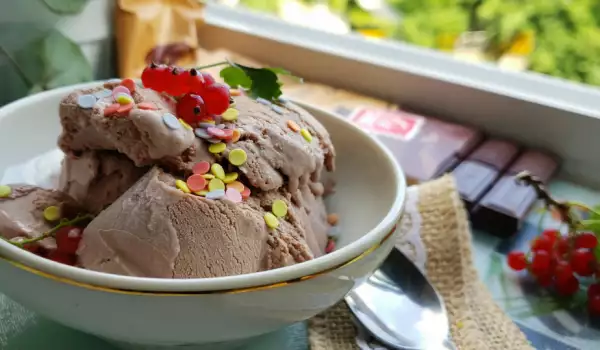 Сметаново-шоколадов сладолед