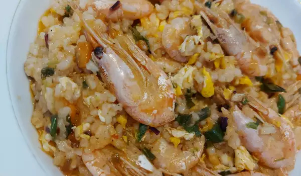 Пържен пикантен ориз със скариди