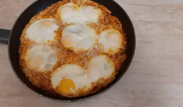 Яйца със сирене на тиган