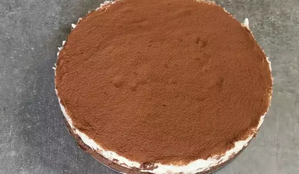 Какаова торта с бял крем