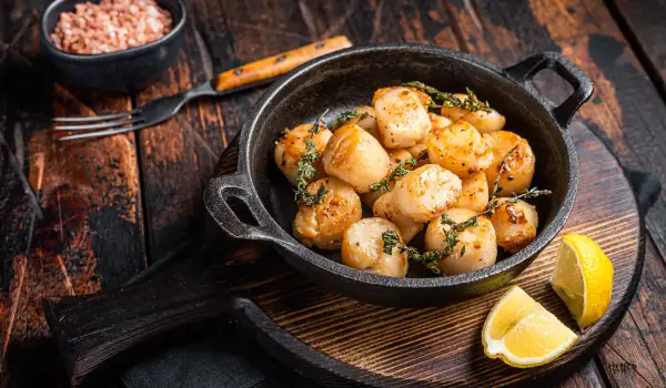 Скалопини с чесън, мащерка и масло на тиган