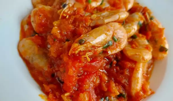 Скариди в пикантен доматен сос
