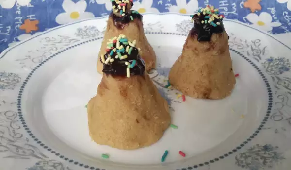 Ефектни сладки конусчета от бисквити