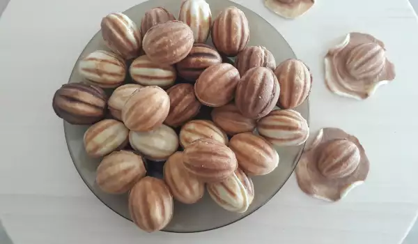 Сладки орехчета с орехов пълнеж