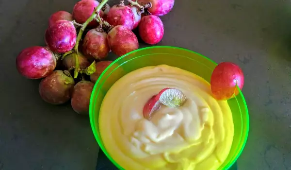 Сладолед с грозде и крема сирене