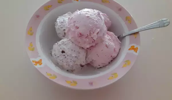 Сладолед с малини и шоколад