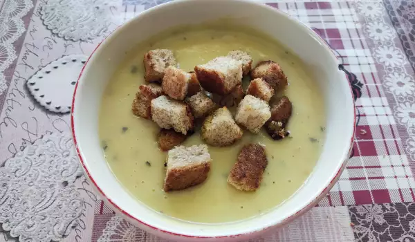 Сметанова крем супа от тиквички с крутони