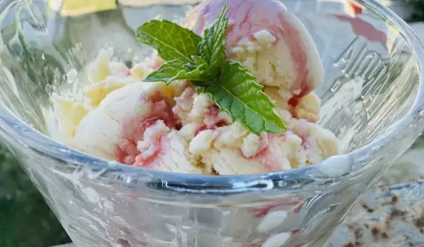 Домашен сметаново-ванилов сладолед