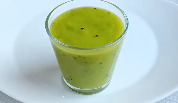 Смути с банан, киви и ябълка