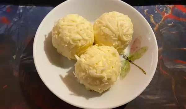 Снежни топчета със сирене