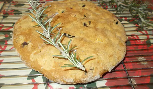 Содена царевична питка с маслини