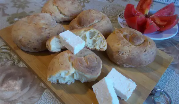 Содени хлебчета със сирене и мляко