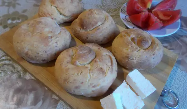 Содени хлебчета със сирене и мляко