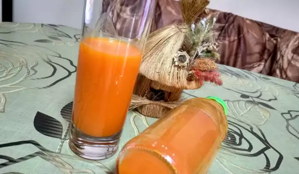 Сок от моркови и ябълки