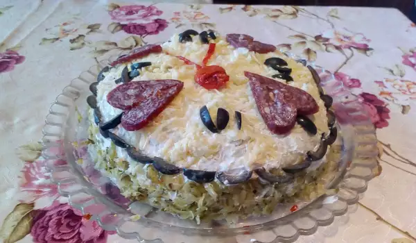 Празнична солена палачинкова торта с домашна руска салата