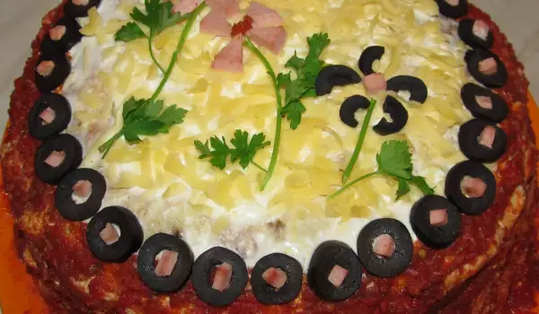 Солена палачинкова торта с украса